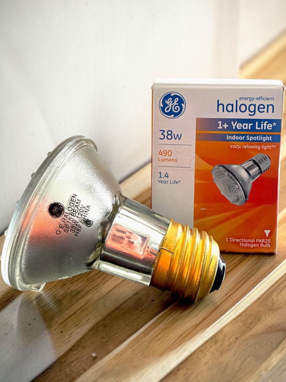 GE Lighting 38W PAR20 Indoor Spotlight Bulb 490 Lumens 10 Degree Beam New In Box